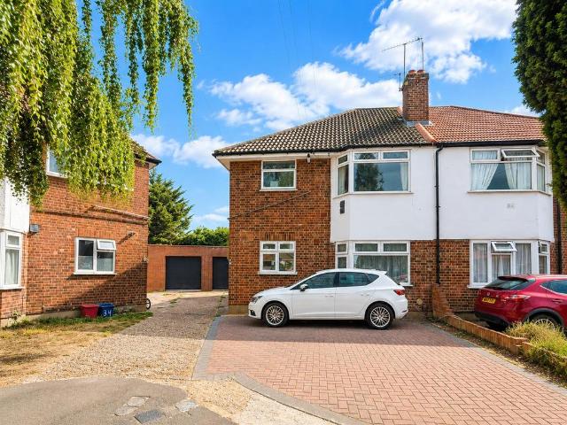 Flat for sale in London Borough of Hounslow, Greater London
