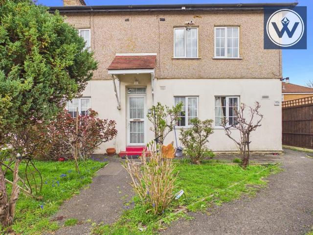 Flat for sale in Yeading, Greater London