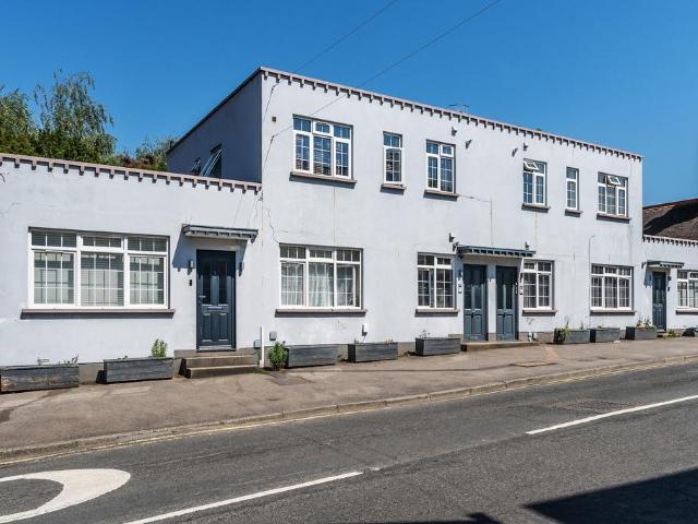 Flat for sale in The Butts, Kent