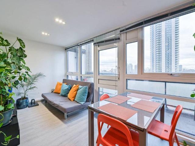 Flat for sale in Elephant and Castle, Greater London