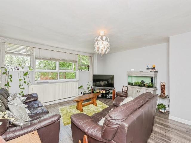 Flat for sale in Kingsbury CP, Gun Hill