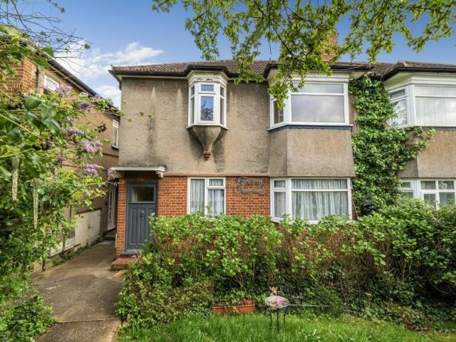 Flat for sale in Preston, Greater London