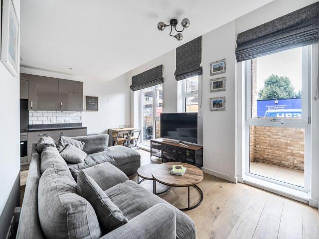Flat for sale in Browning Estate, Greater London