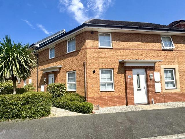 Flat for sale in East Cowes, Isle Of Wight