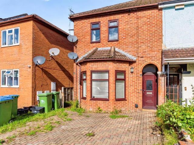 Flat for sale in Bitterne Park, Southampton