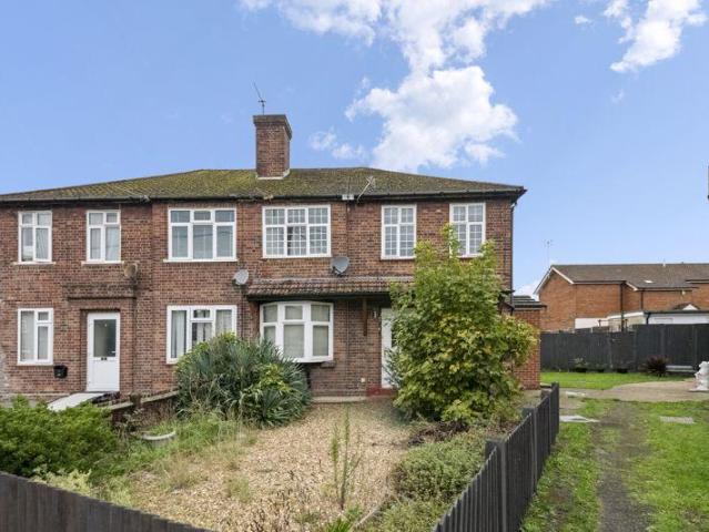 Flat for sale in Hayes, Greater London