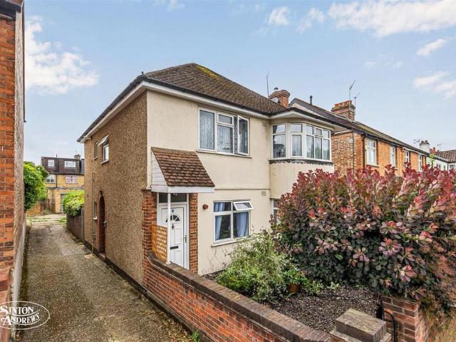 Flat for sale in London Borough of Ealing, Hanwell