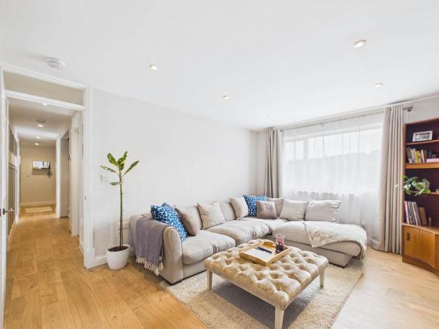 Flat for sale in Southcourt, Aylesbury