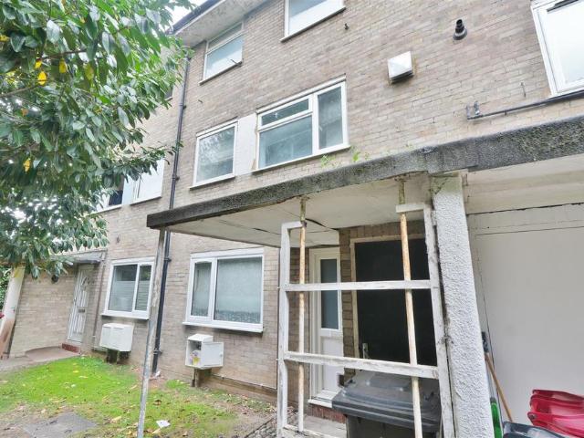 Flat for sale in Chalvey, Slough