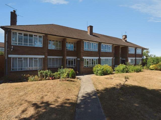 Flat for sale in Merry Hill, Hertsmere