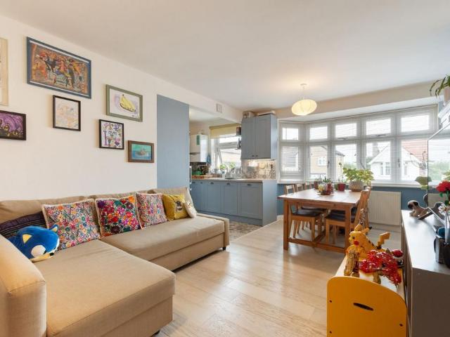 Flat for sale in Blackfen, Greater London