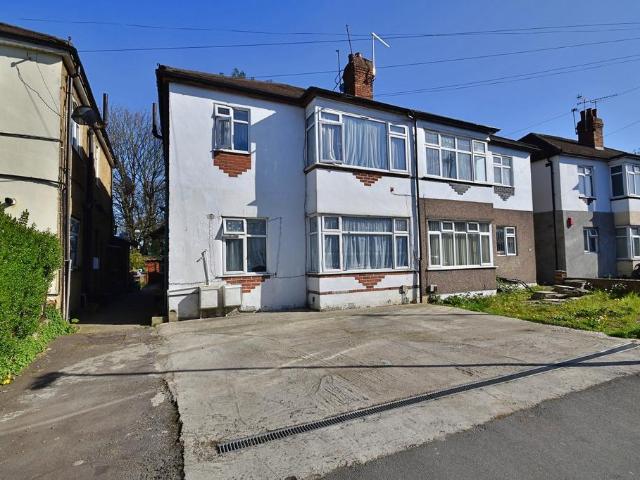 Flat for sale in London Borough of Redbridge, Greater London