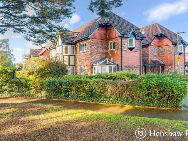 Flat for sale in Foxhills, New Forest