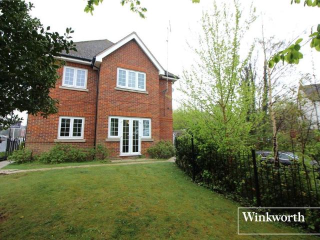 Flat for sale in Elstree and Borehamwood, Elstree