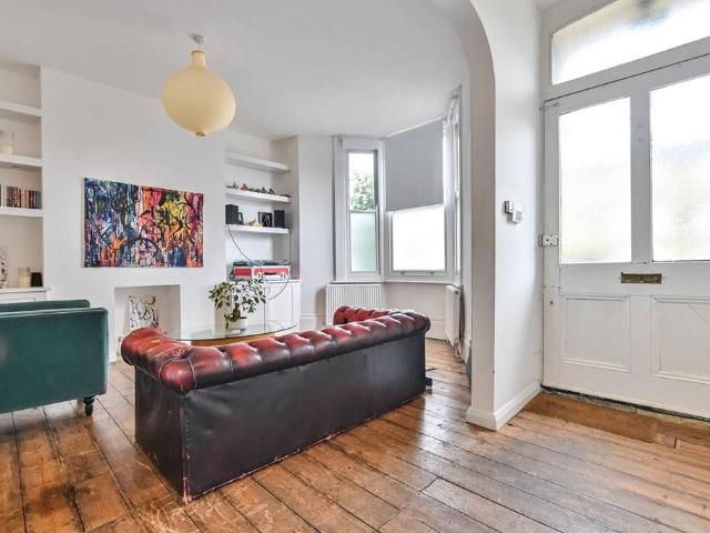 Flat for sale in Dalston, Greater London