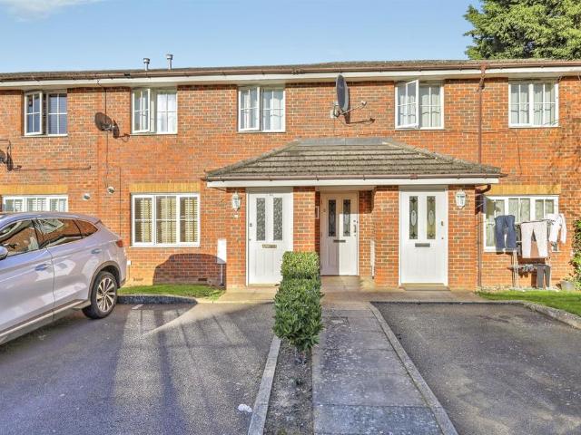 Flat for sale in Kingsley Park, Northampton