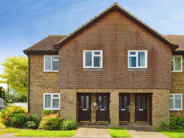 Flat for sale in Folkestone, Kent