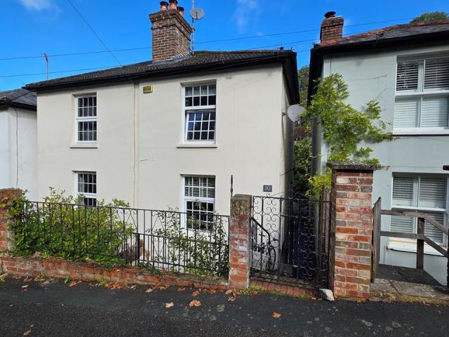 Flat for sale in Tower Hill, Pachesham Park
