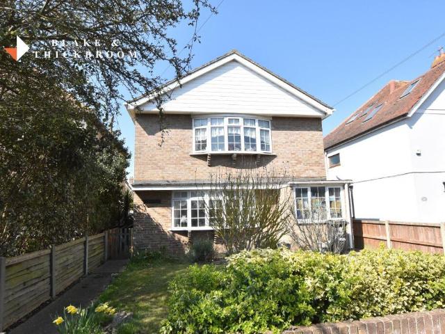 Flat for sale in Holland-on-Sea, Dale Hill