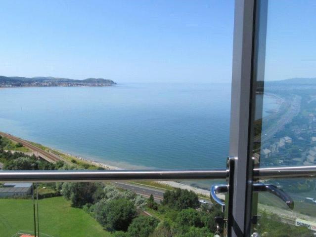 Flat for sale in Old Colwyn, Wales