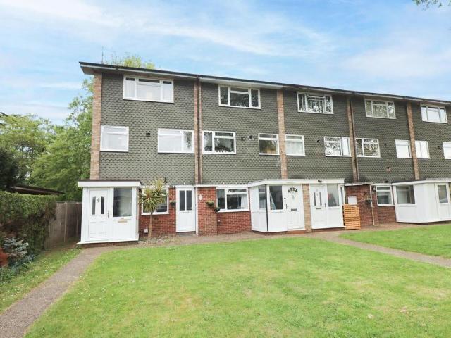 Flat for sale in Farnborough, Hampshire