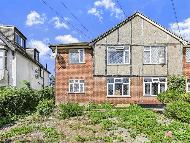 Flat for sale in Chingford, Greater London