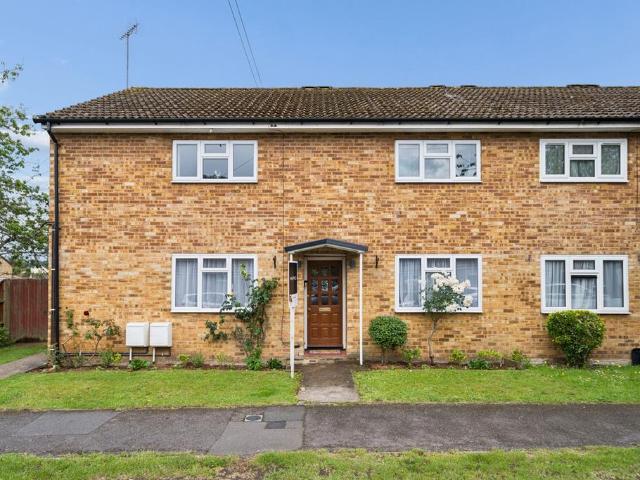 Flat for sale in Lunnon, Buckinghamshire