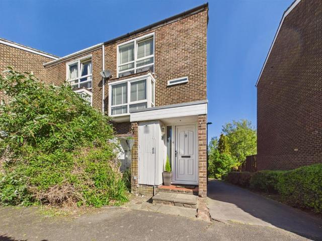 Flat for sale in London Borough of Croydon, Isle Of Man