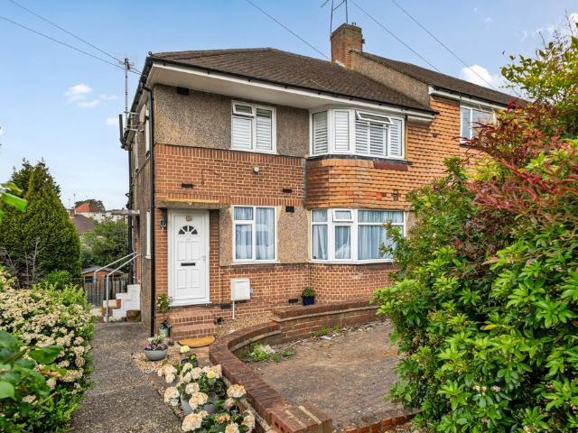 Flat for sale in Barnehurst, Greater London