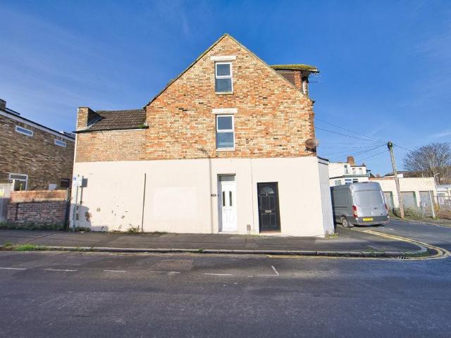 Flat for sale in Folkestone
