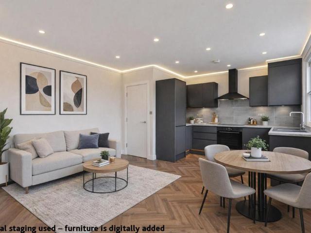 Flat for sale in Clapham Junction, Greater London