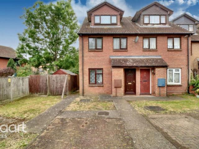 Flat for sale in London Borough of Hillingdon, Greater London
