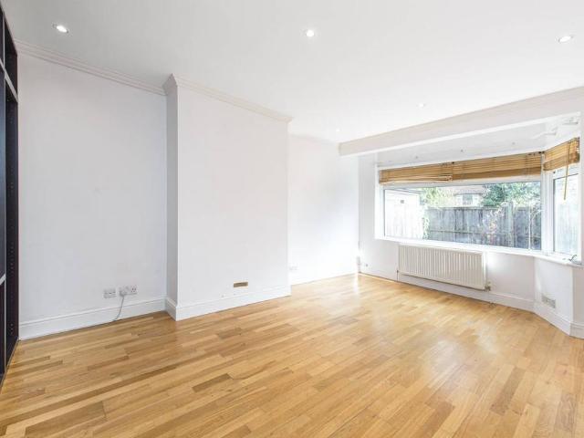Flat for sale in North Finchley, Isle Of Man