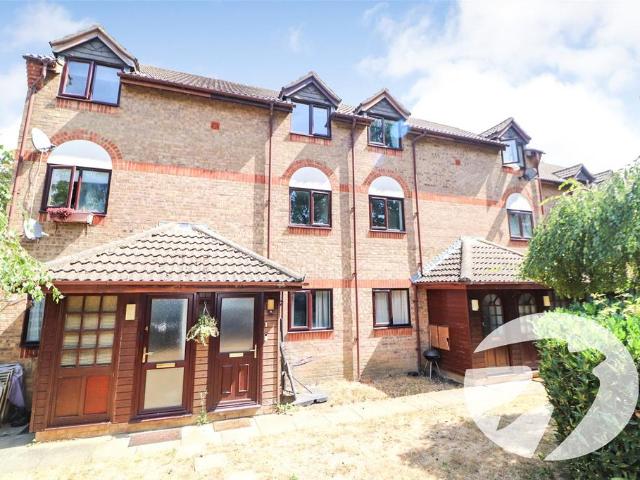 Flat for sale in Northumberland Heath, Greater London