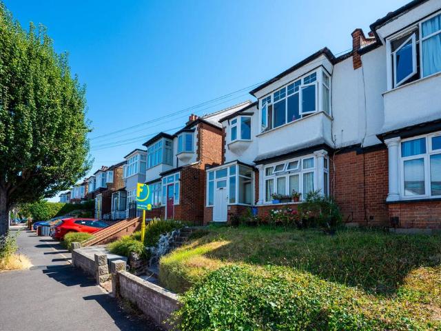 Flat for sale in New Malden, Greater London