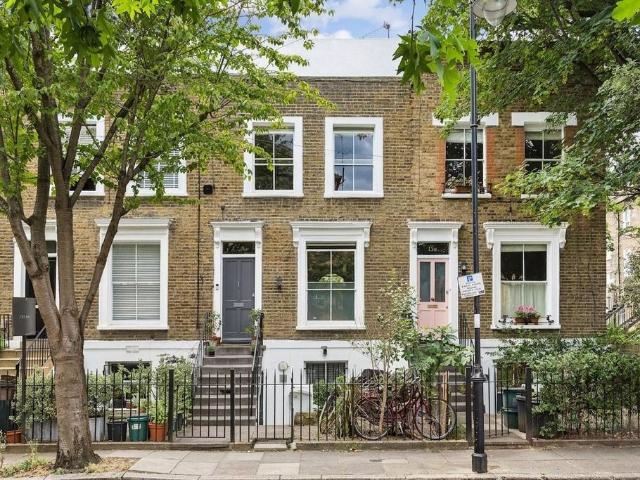 Flat for sale in Islington, Greater London