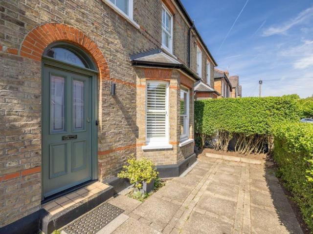 Flat for sale in Southlea, Datchet