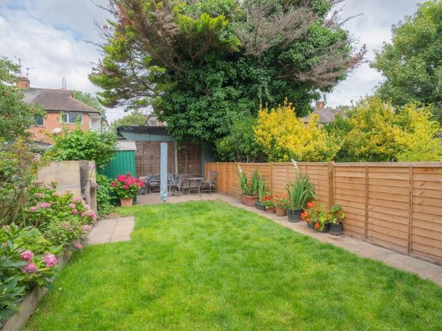 Flat for sale in London Borough of Merton, Collier's Wood