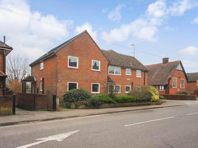 Flat for sale in Pouchen End, Hertfordshire
