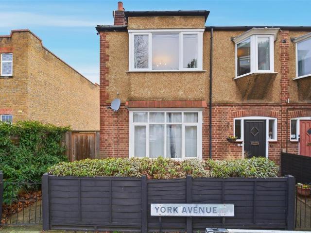 Flat for sale in London Borough of Ealing, Hanwell