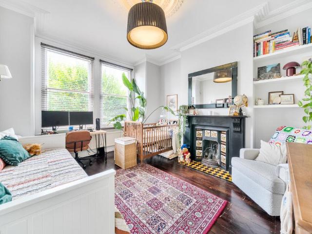Flat for sale in London Borough of Lambeth, Greater London