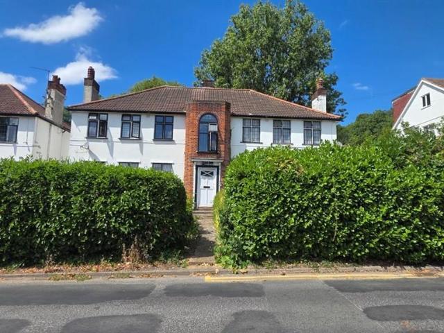 Flat for sale in Sudbury, Greater London