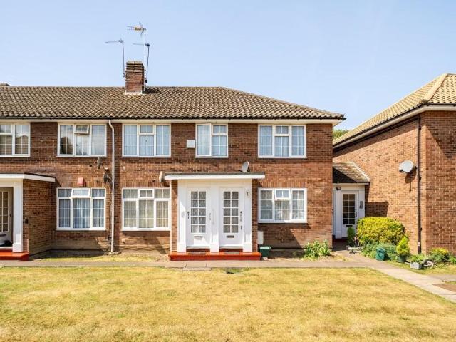Flat for sale in Preston, Greater London