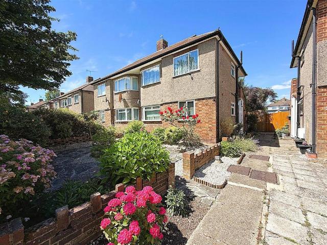 Flat for sale in Petts Wood, Greater London