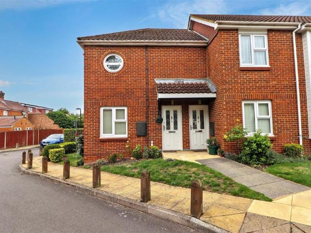 Flat for sale in Elstree and Borehamwood, Elstree