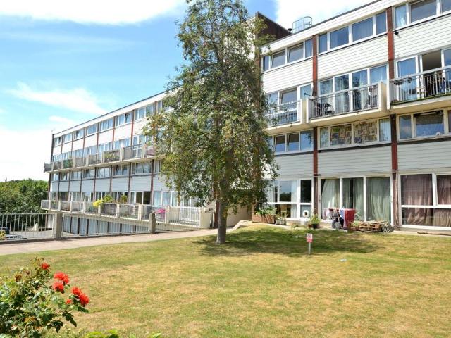 Flat for sale in London Borough of Croydon, South Norwood