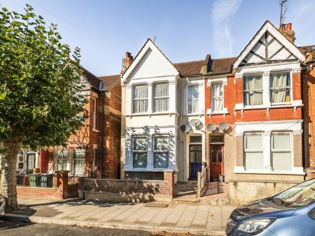 Flat for sale in London Borough of Harrow, Greater London