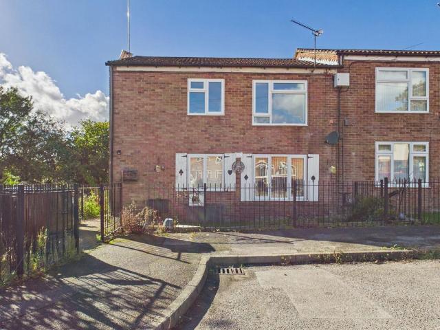 Flat for sale in Stonebridge Park, City of Nottingham