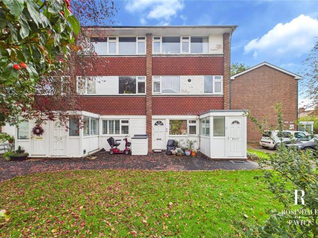 Flat for sale in Wallington, Greater London