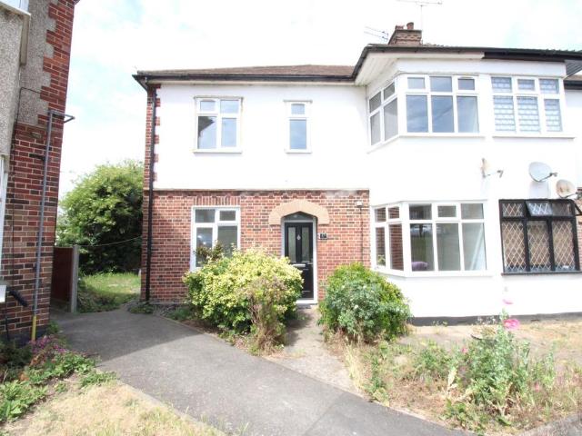 Flat for sale in Hornchurch, Greater London